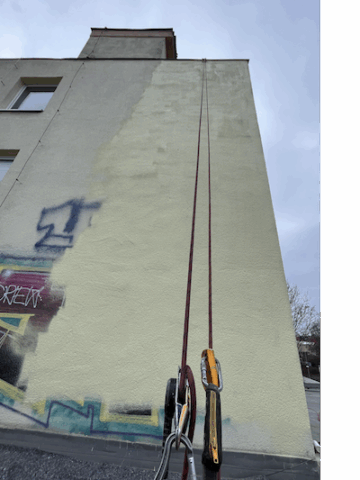 graffiti-fasada Odstraňovanie graffiti a striekanie fasády lanovou technikou
