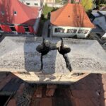 Poškodená čiapka komína, havaríjny stav.